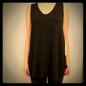 Sleeveless v-neck long tee
